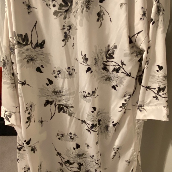 NWT White & Floral Kimono Cardigan - Picture 2 of 4